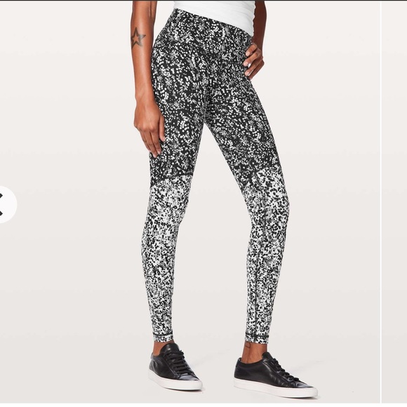 Lululemon Wunder Under Leggings in Chirasu Black/Chirakasu Alpine White - Picture 2 of 9